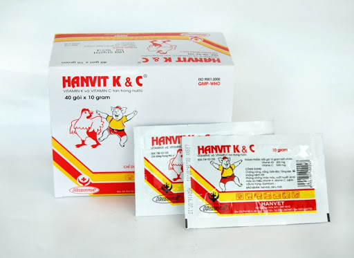 Cho uống vitamin K trước 1-2 ngày để tăng khả năng cầm máu cho gà.